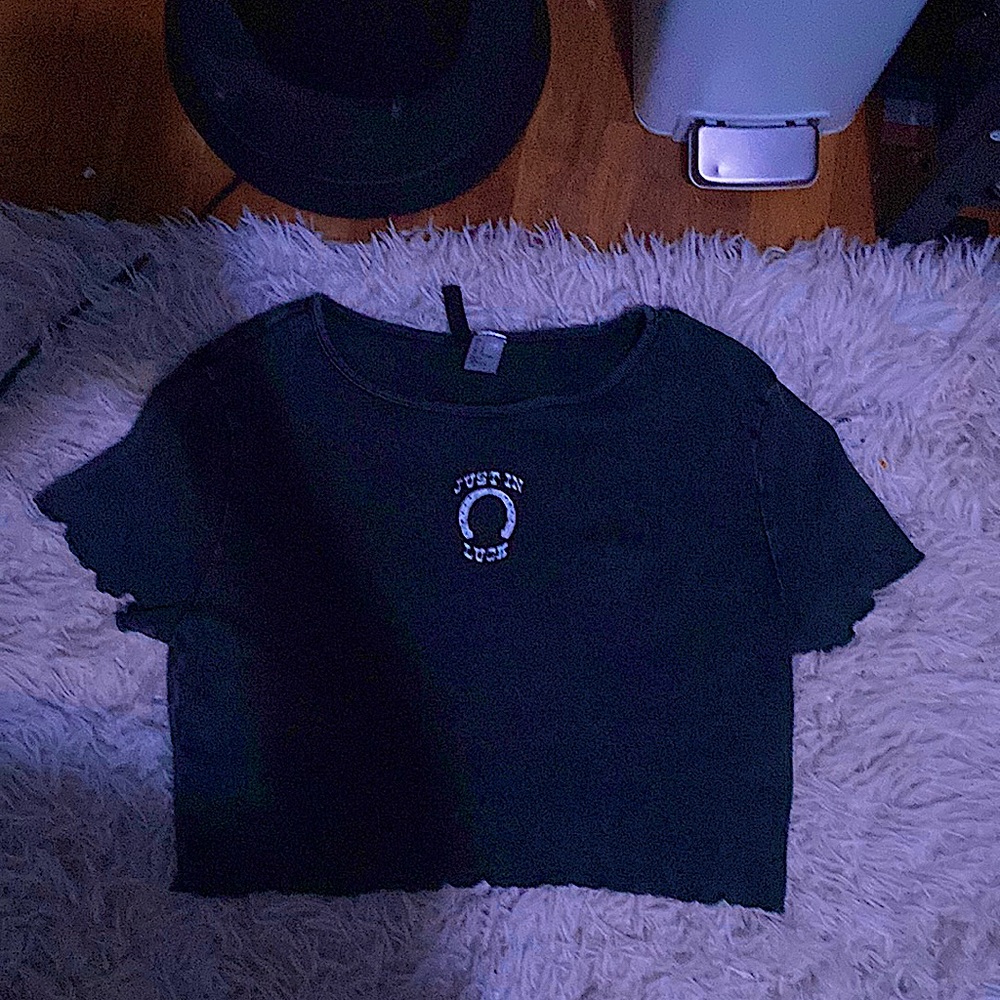 Brand:divided color:black,gray,white size: large in kids